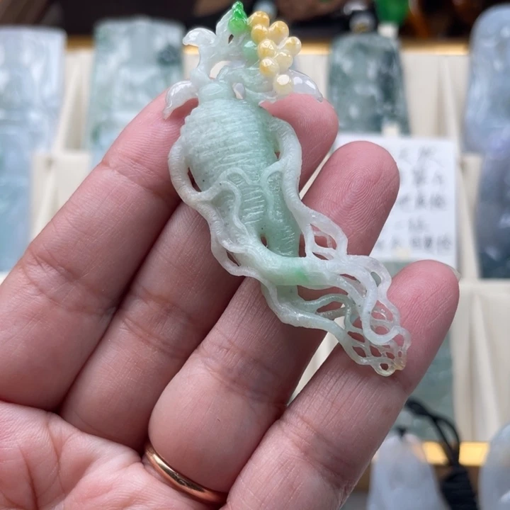 翡翠未镶嵌颈饰玉