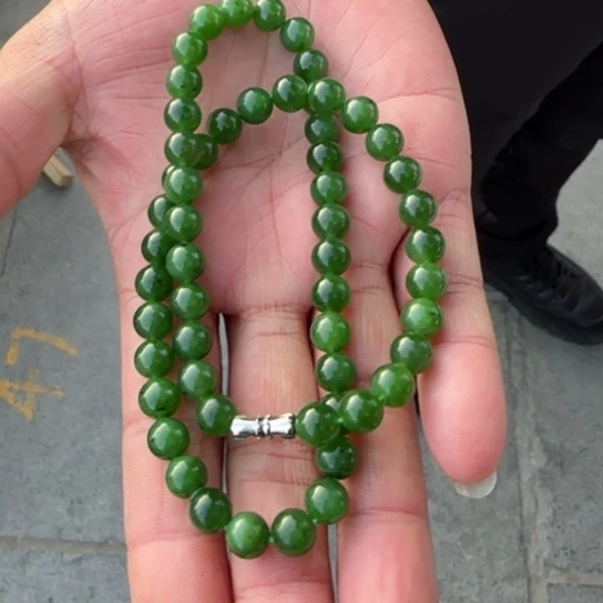 和田玉颈饰未镶嵌卡8菠菜绿，多样性发一，微红皮老料