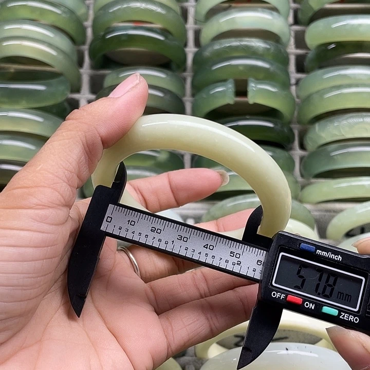 蛇纹石玉未镶嵌手镯284