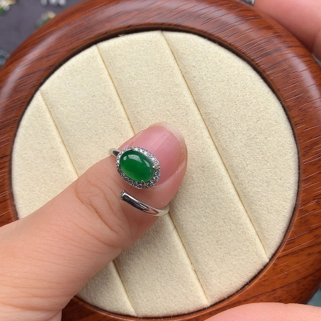 翡翠戒指银S925镶嵌M****。
