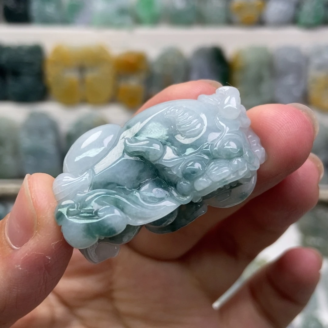 翡翠未镶嵌吊坠(赠链)