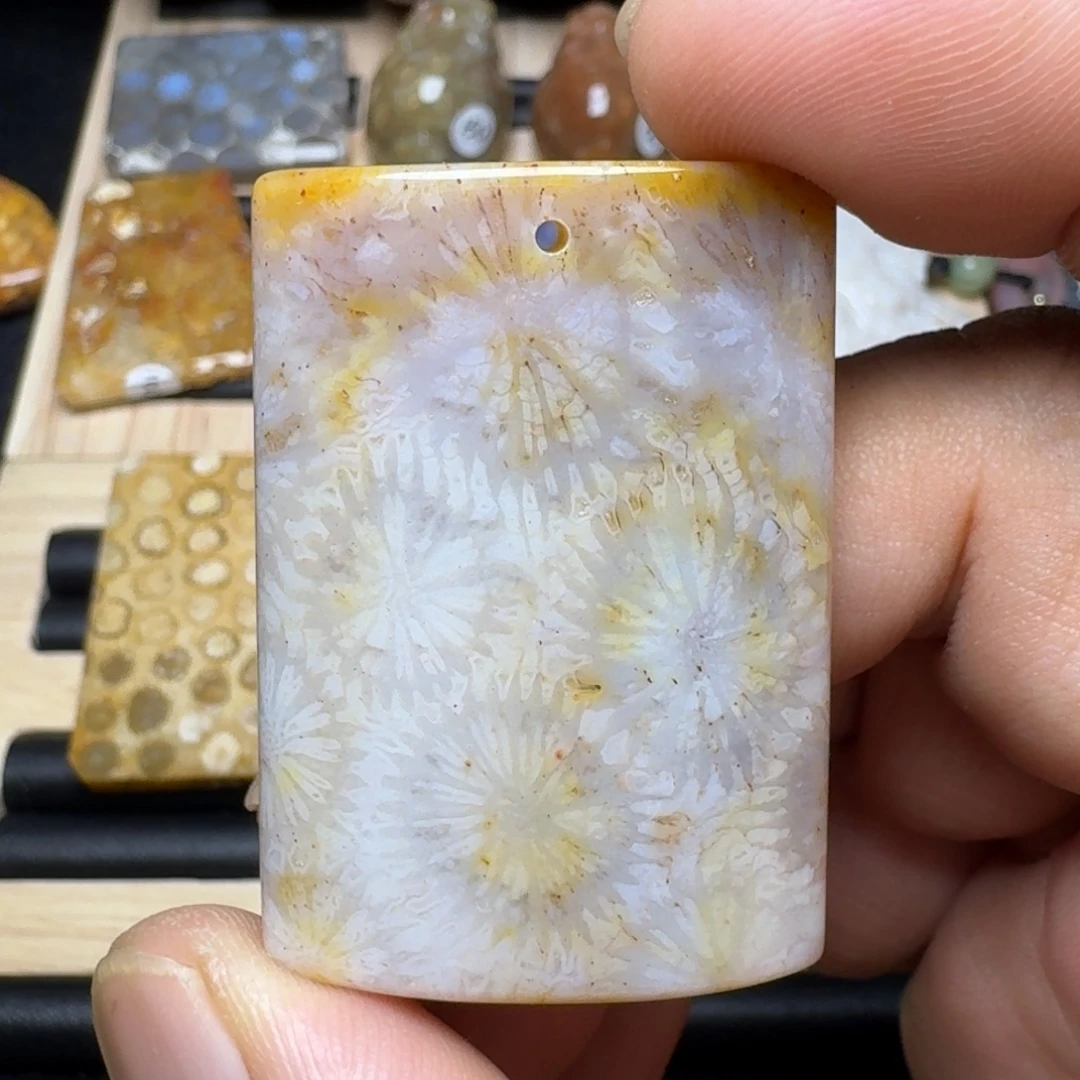 未镶嵌纯天然色有机玉石保真色硅化玉