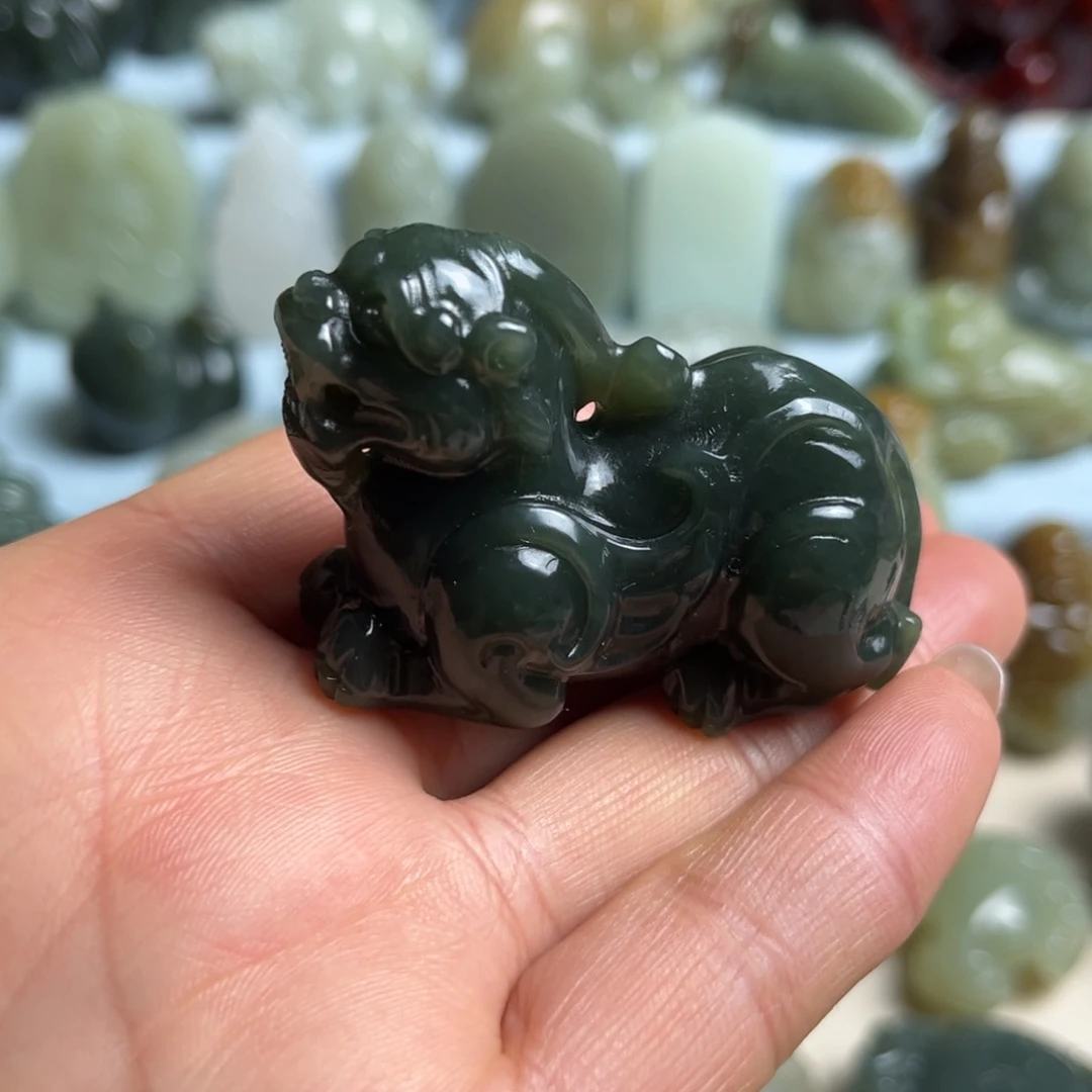 和田玉未镶嵌把件