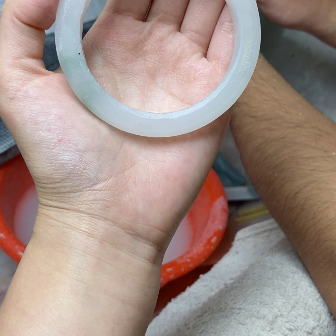 如***意石英质玉手镯未镶嵌定制