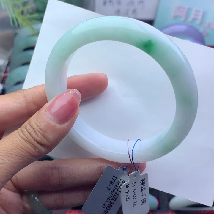 翡翠手镯未镶嵌天然翡翠手镯
