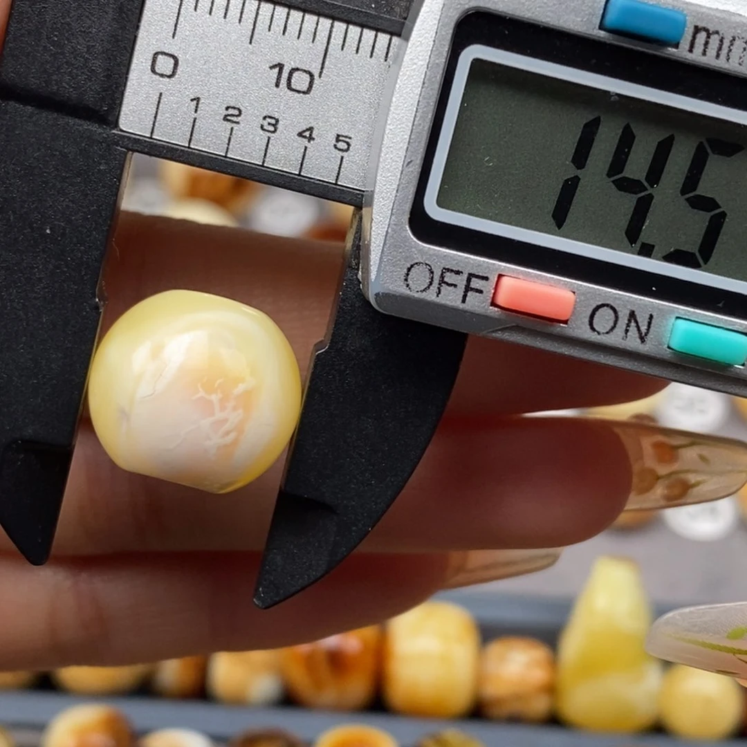 蜜蜡珠宝奇石未镶嵌