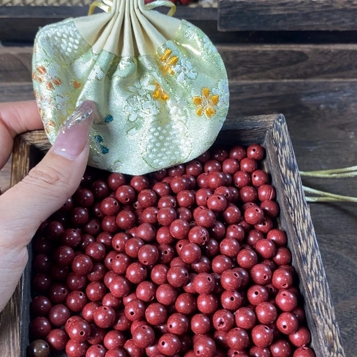 泥塑花蕊夫人0.8瑕疵珠香包约50克