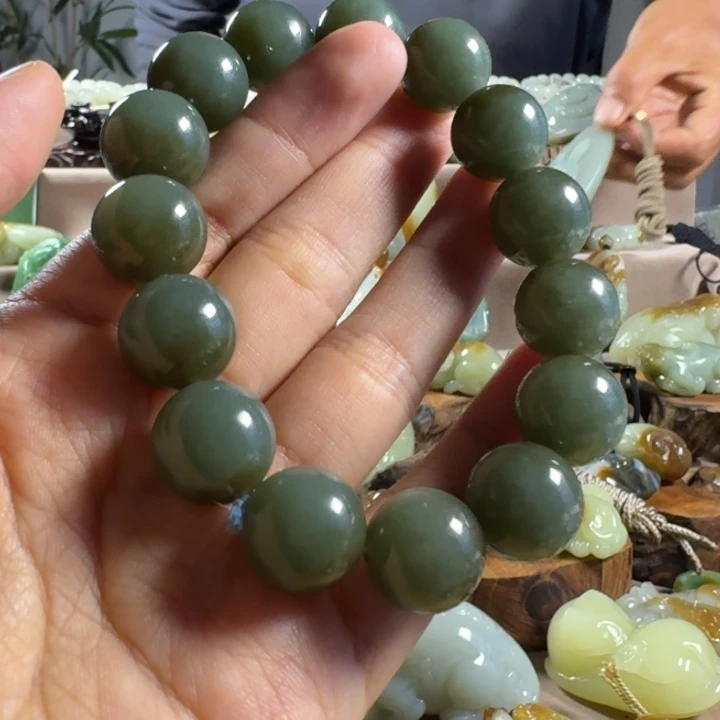 颈饰未镶嵌和田玉（糖玉）