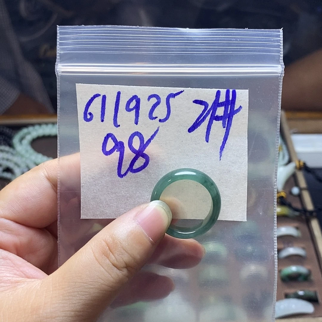 未镶嵌定制翡翠9****K
