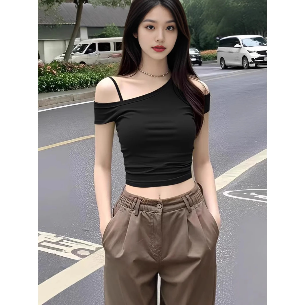 新款纯欲短款辣妹一字肩黑色斜领露肩独特别致小上衣女夏短袖恤
