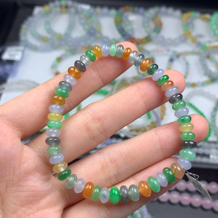 毛衣链未镶嵌翡翠是