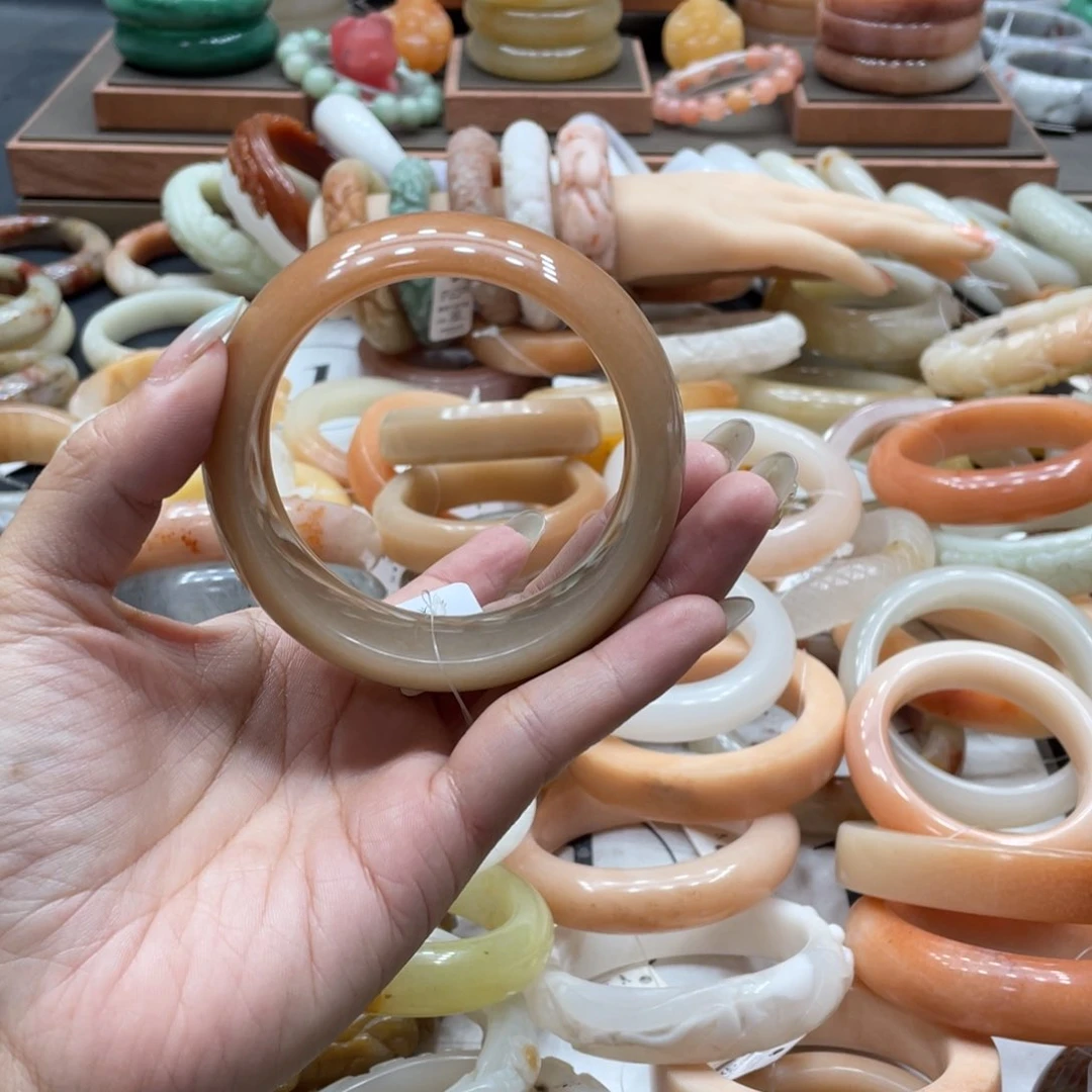 甜***圈石英质玉手镯未镶嵌