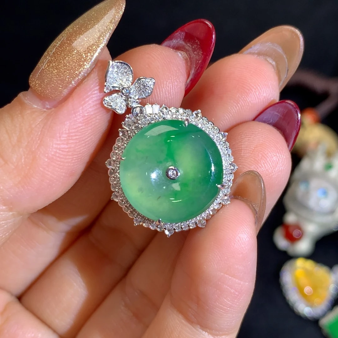 翡翠挂件18K金镶嵌平安扣