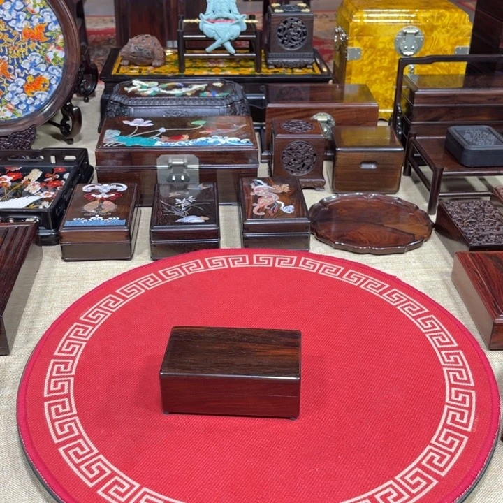 红酸枝木类成套家具