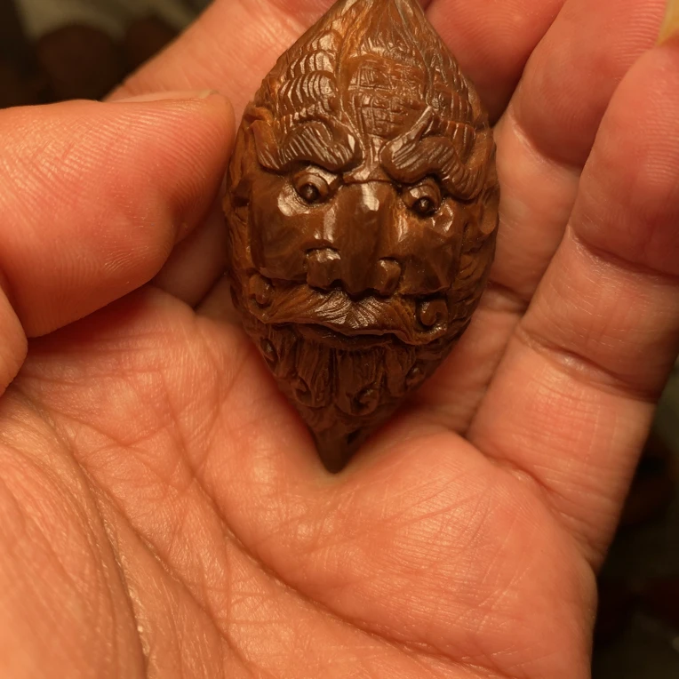 福利苏工核雕，纯手工雕刻，印尼老油核雕龙明王，个性十足