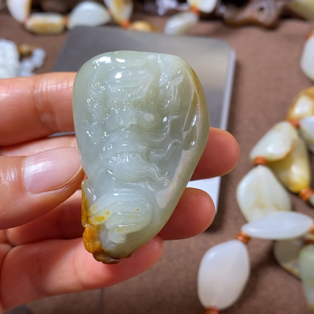 和田玉未镶嵌把件