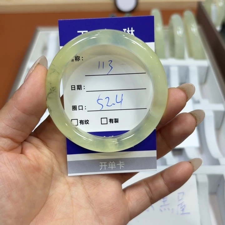 未镶嵌岫玉手镯天然