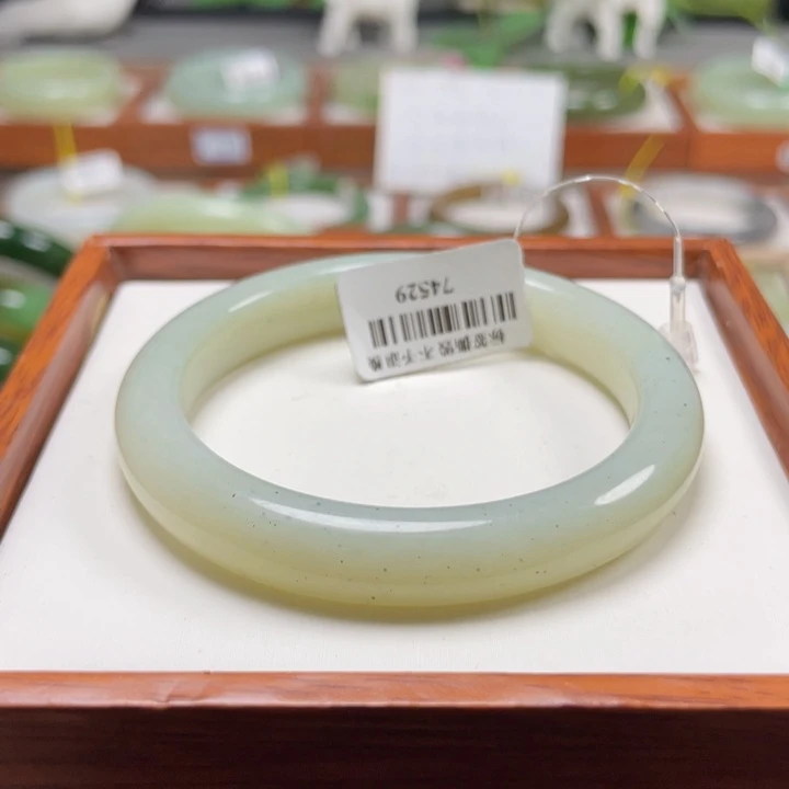 和田玉手镯未镶嵌17且末蓝飘青花52/53