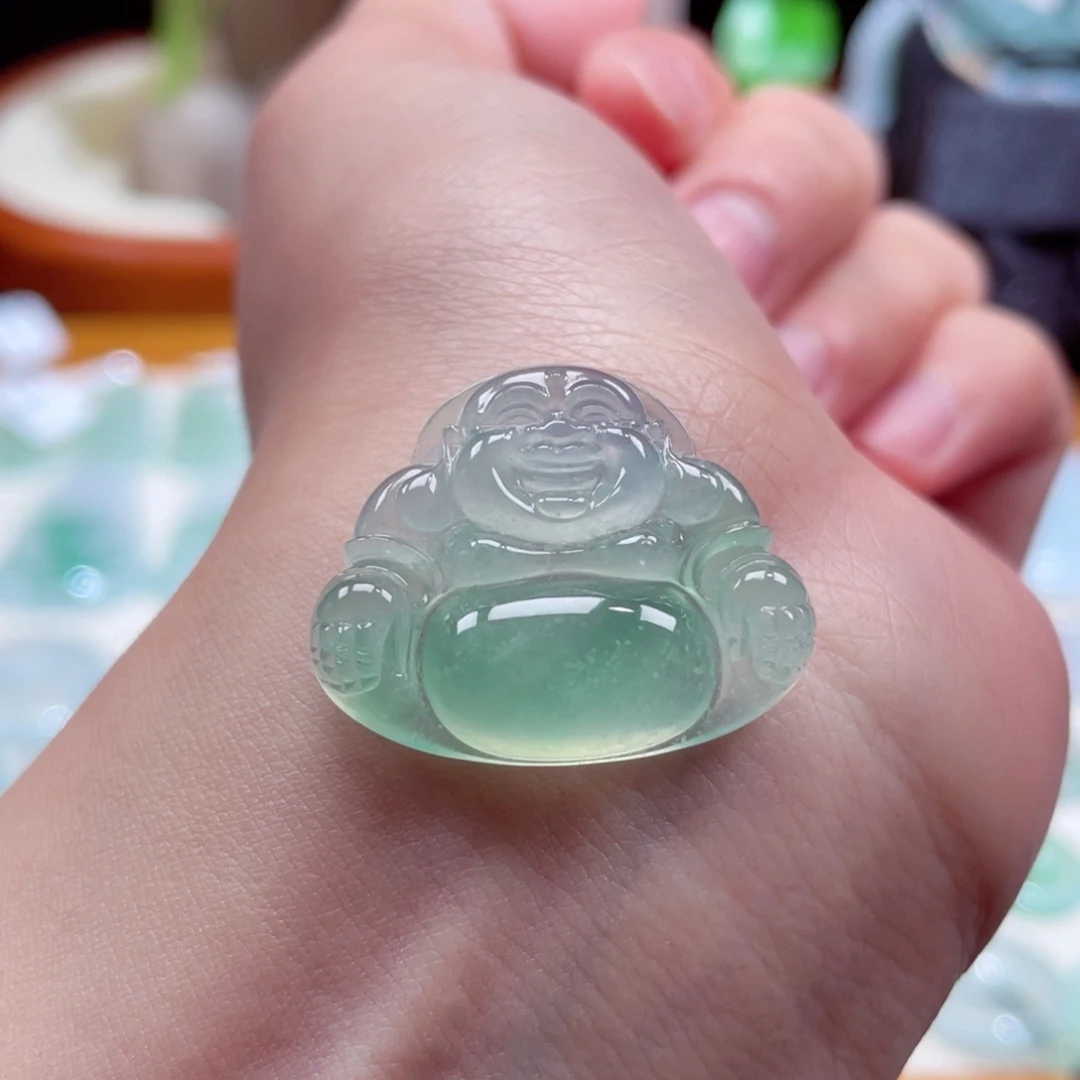 翡翠颈饰未镶嵌佛公