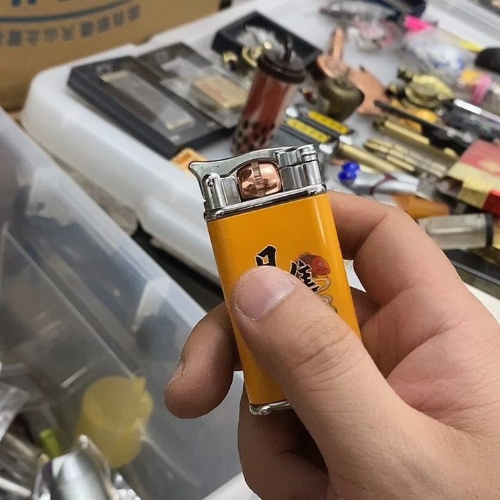 剧***e充气打火机充气打火机