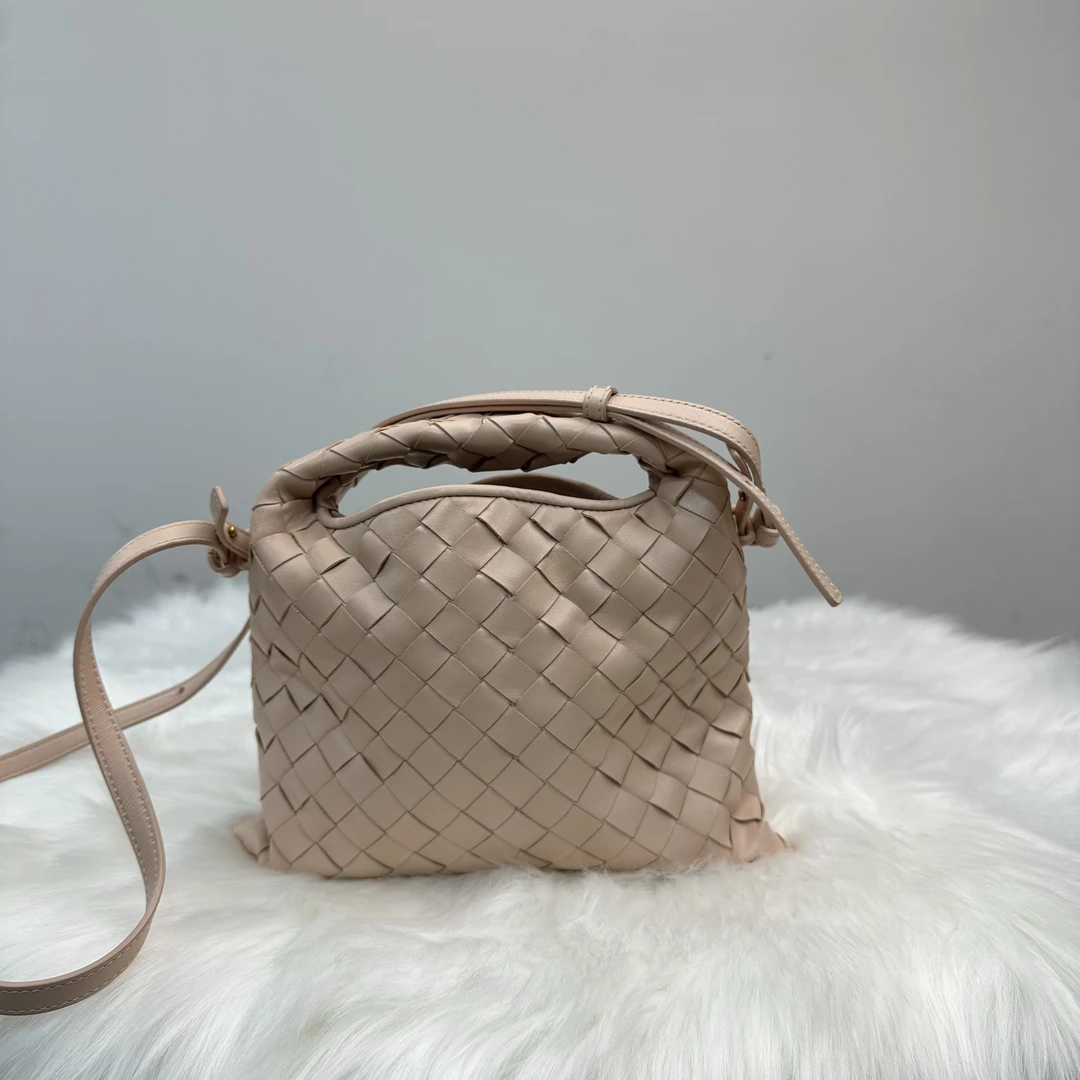 99新 BOTTEGA VENETA/葆蝶家 mini hop编织手提斜挎包US59143