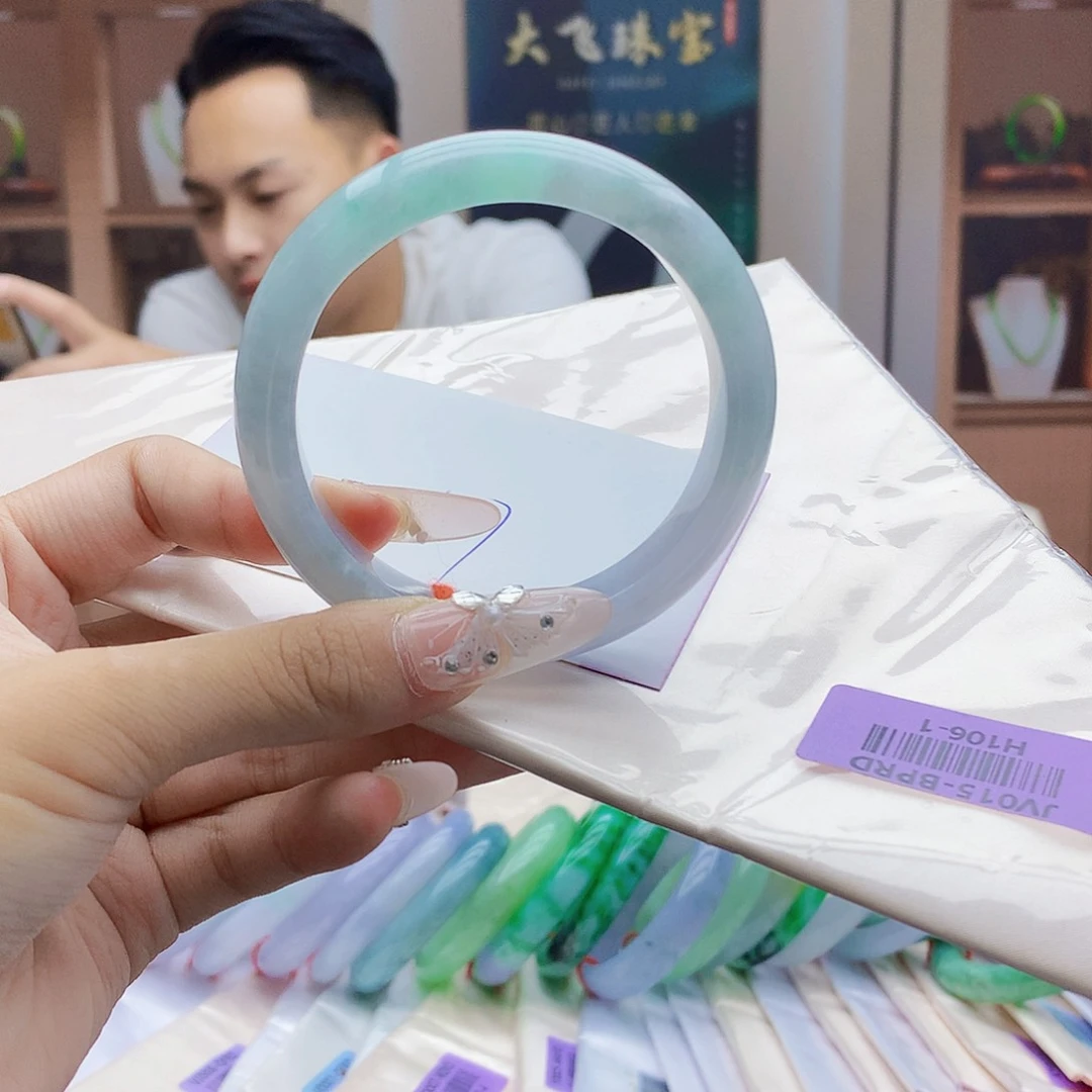 翡翠手镯未镶嵌6678999999999999