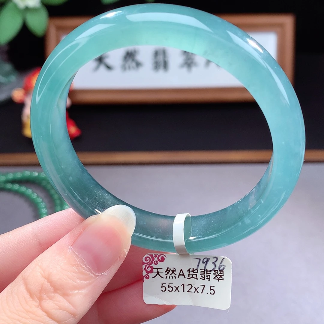 未镶嵌手镯（圆镯）翡翠