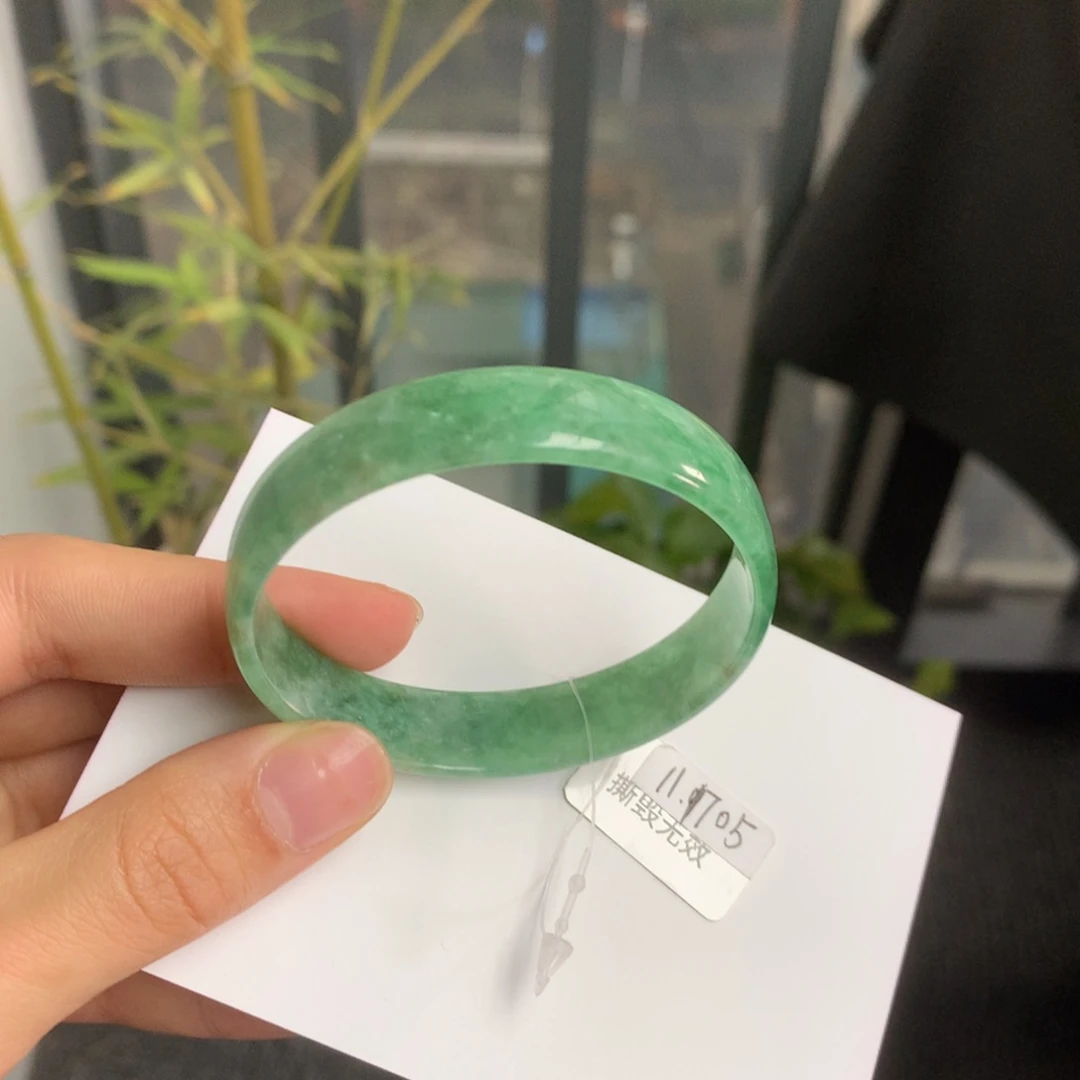翡翠手镯未镶嵌公主