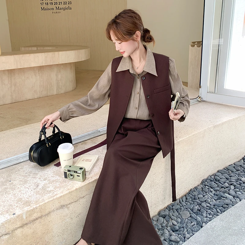 美拉德穿搭马甲套装女秋季2025新款盐系穿搭轻奢高级感气质三件套