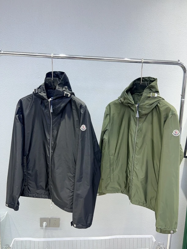 全新未使用Moncler盟可睐 1A00129 男士黑色宽松连帽风衣外套