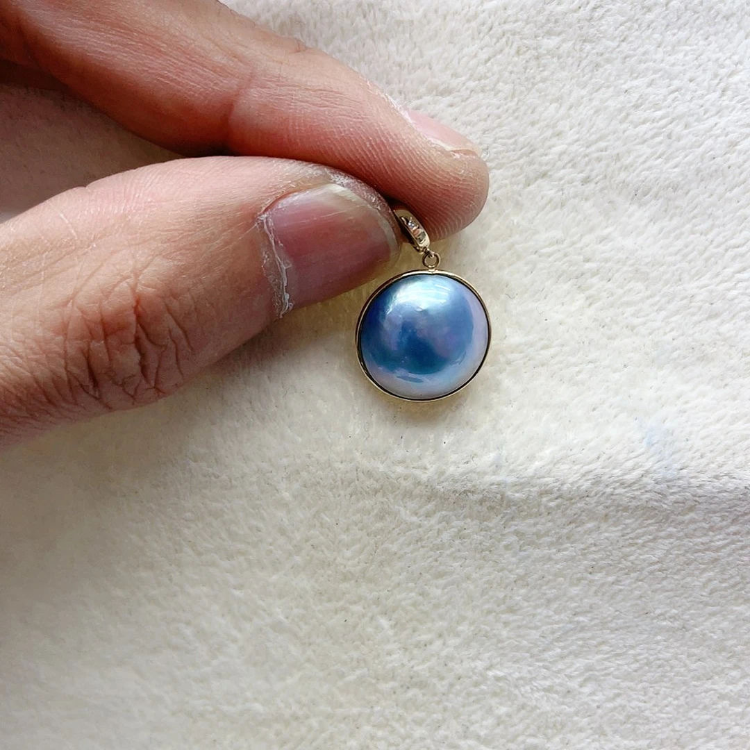 拼合珍珠（马贝珠）颈饰18K金镶嵌