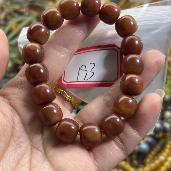 聽***i蛇纹石玉未镶嵌手链