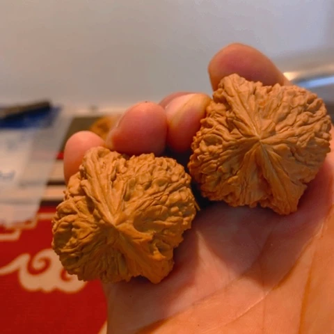 文玩核桃把件松*南疆石