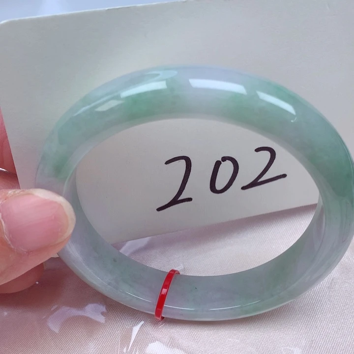 翡翠手镯未镶嵌翡翠