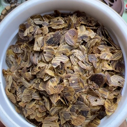 沉香碎屑沉香陈*华棋楠蓝宝石7.8克