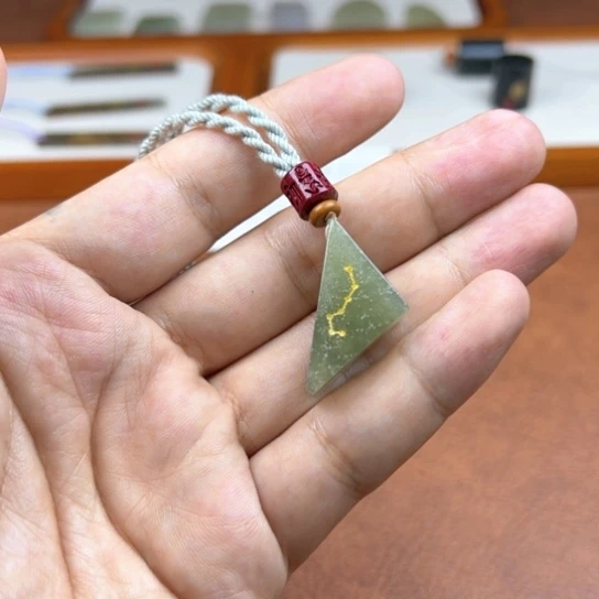 和田玉（糖玉）未镶嵌颈饰