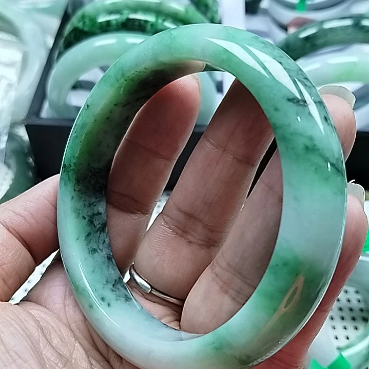 翡翠未镶嵌手镯翡翠