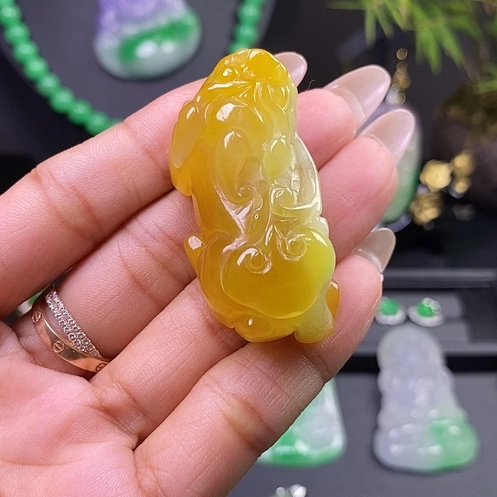 翡翠未镶嵌吊坠(赠链)
