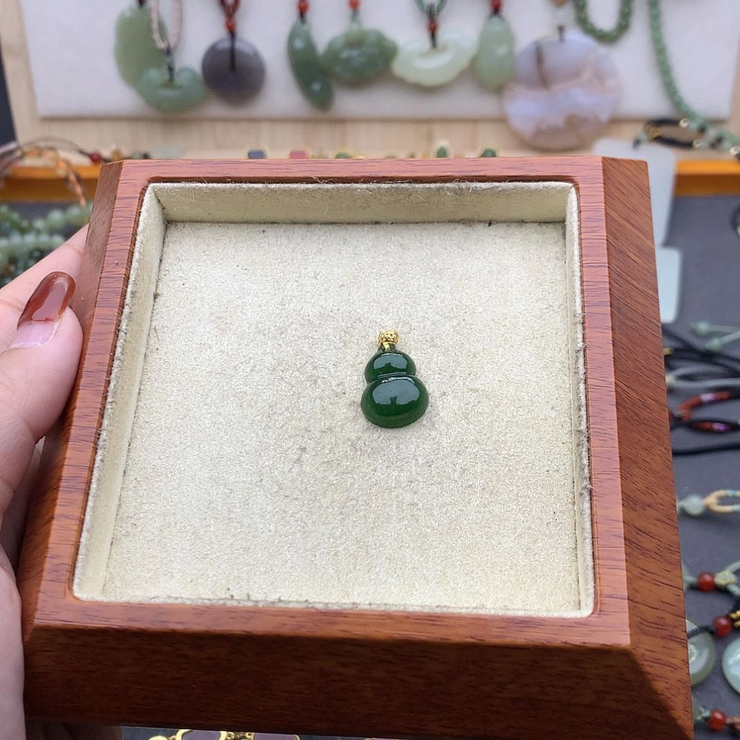 和田玉吊坠(不含链)18K金镶嵌