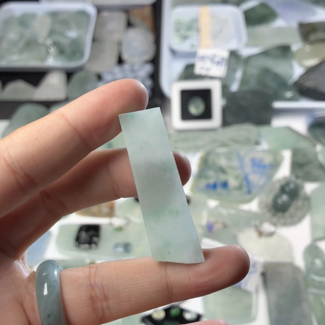 定制翡翠未镶嵌天然缅甸翡翠a货糯冰打底飘绿花无事柱