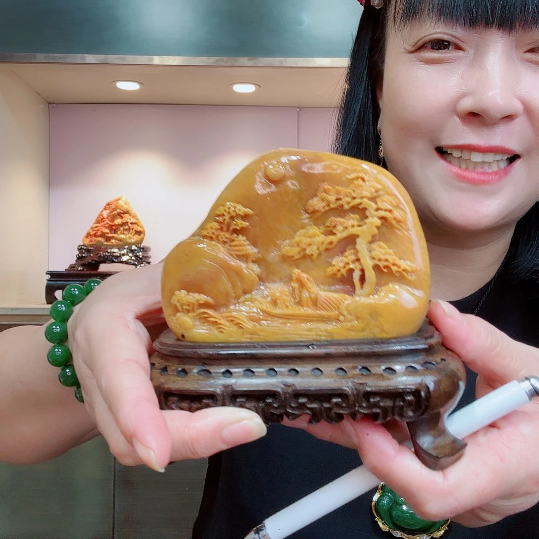 藤***依寿山石昌化田黄摆件