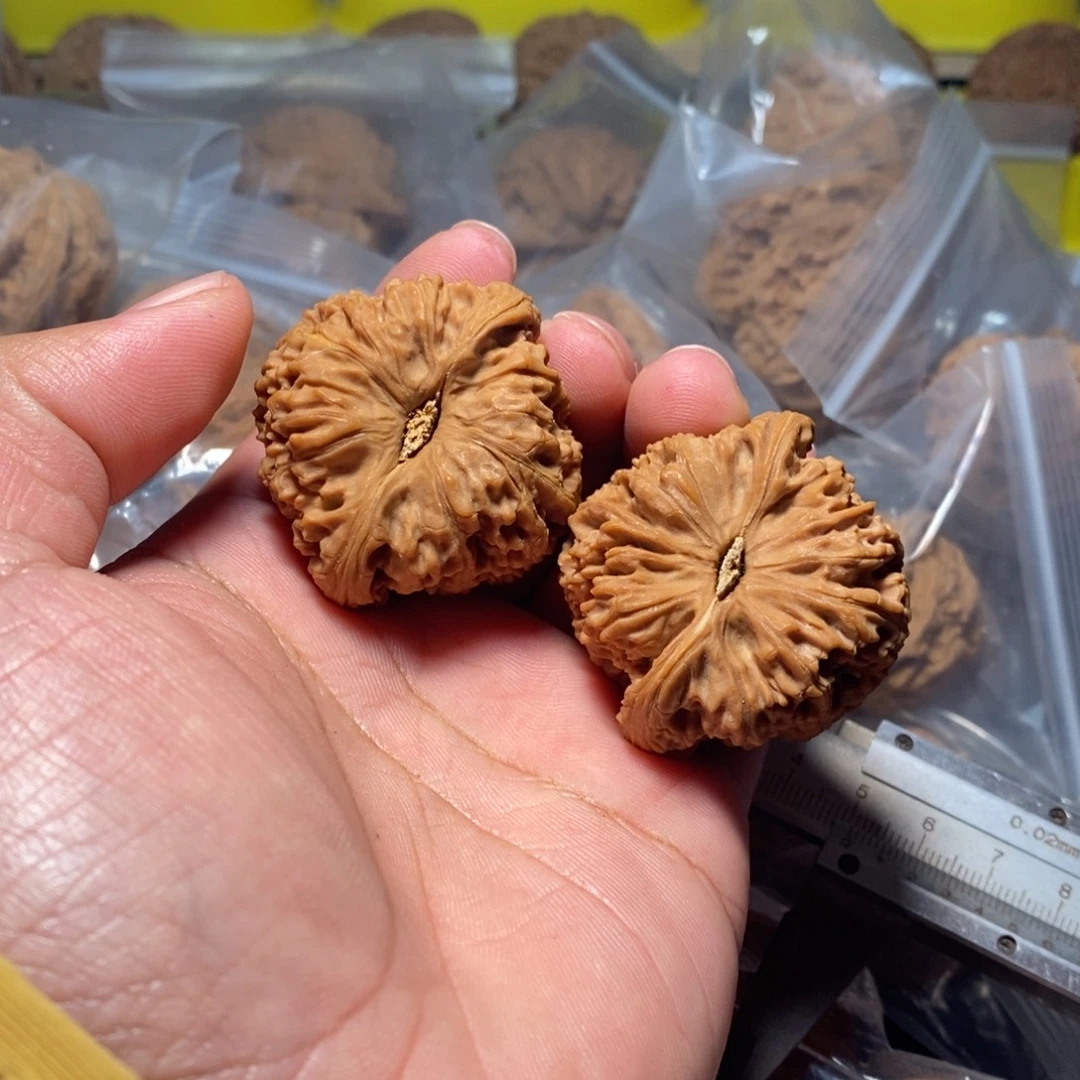 S***·核桃文玩核桃南疆石有黄有色差020