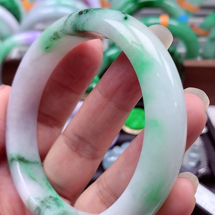 翡翠未镶嵌手镯翡翠有纹处理