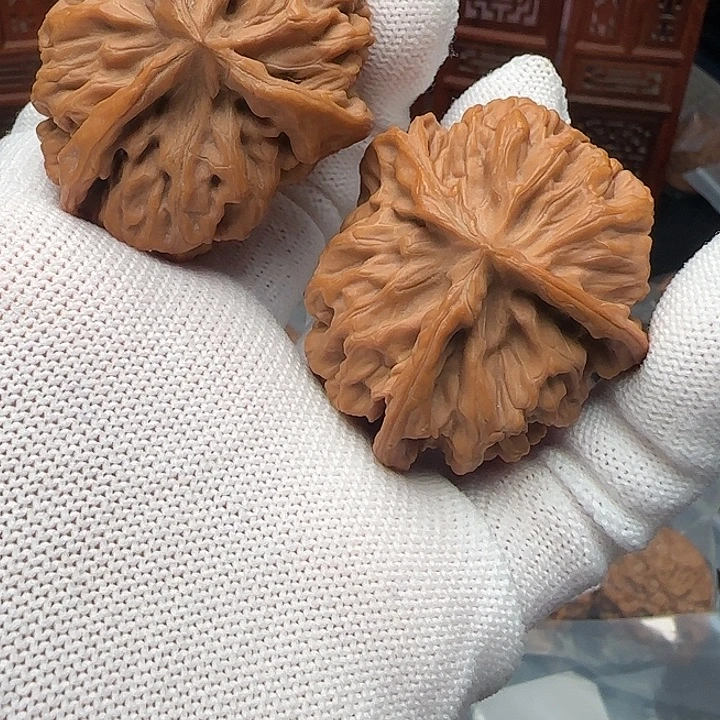 文玩核桃吊坠全品货头帝王三棱异形桩～怀抱子