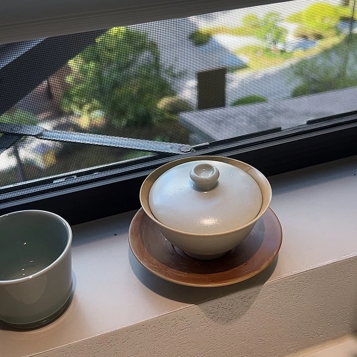 奔***牛微瑕草木灰盖碗无礼盒