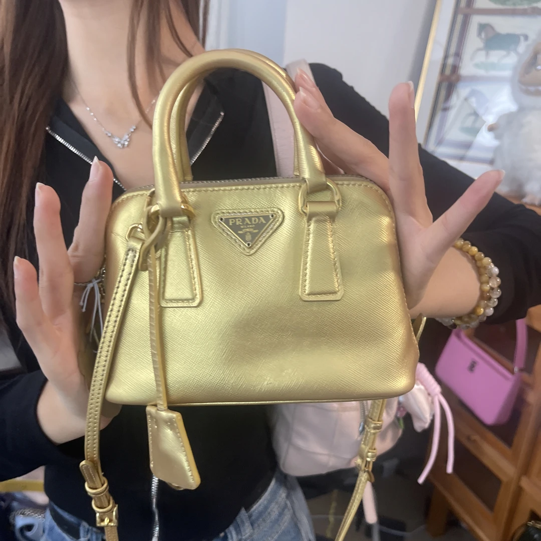 95新 Prada/普拉达 阿白奢品 / 金色贝壳斜挎包