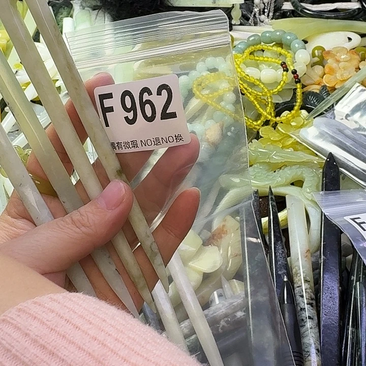 爱***治蛇纹石玉合金发饰