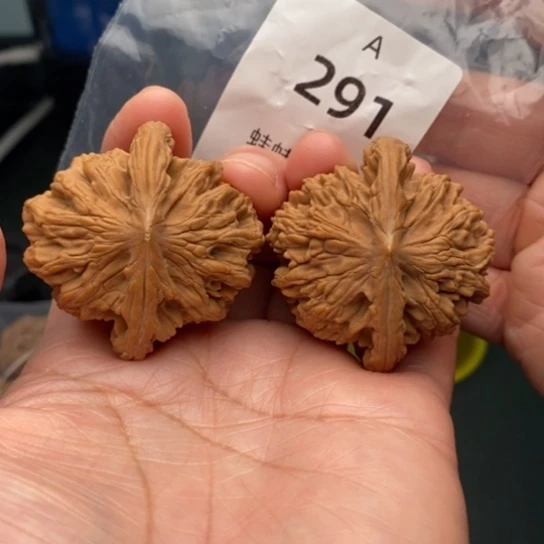 文玩核桃把件42.5狮虎兽291