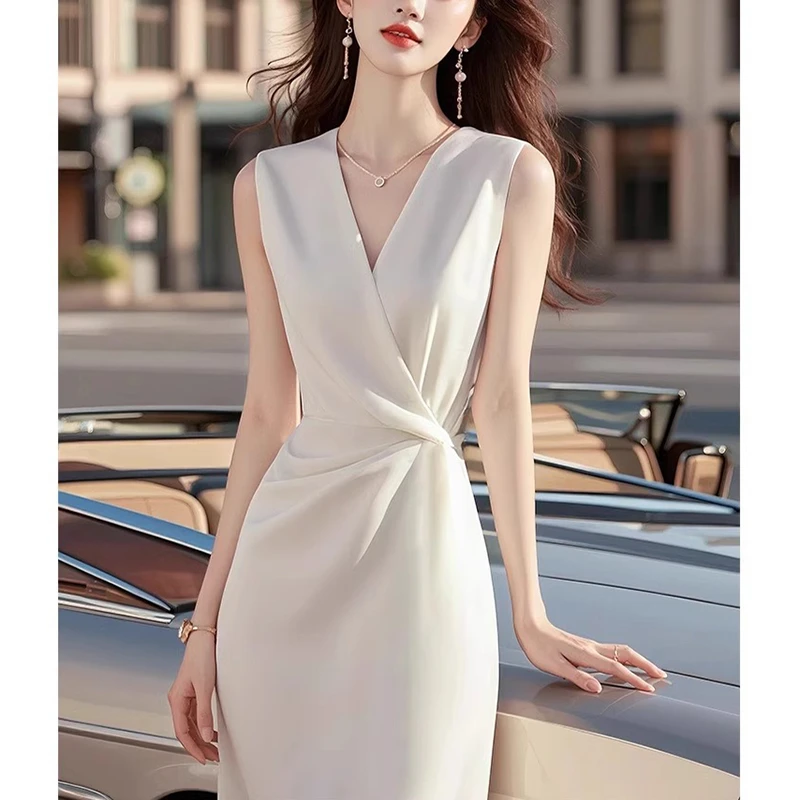 法式气质轻奢高级感超好看简单大方得体的白色无袖连衣裙子女夏季