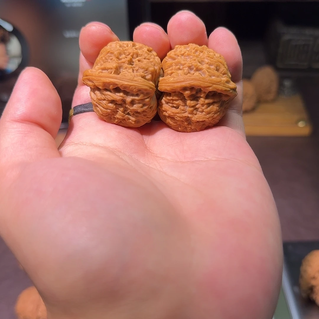 J****吊坠文玩核桃全品37南疆，小黄点